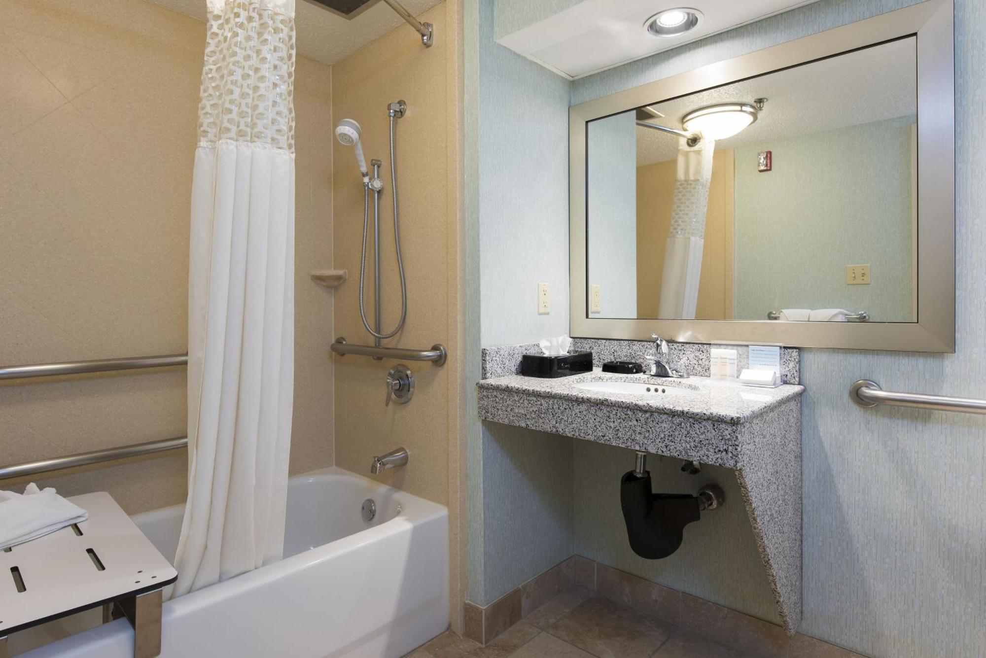 Hampton Inn & Suites Кокомо Экстерьер фото