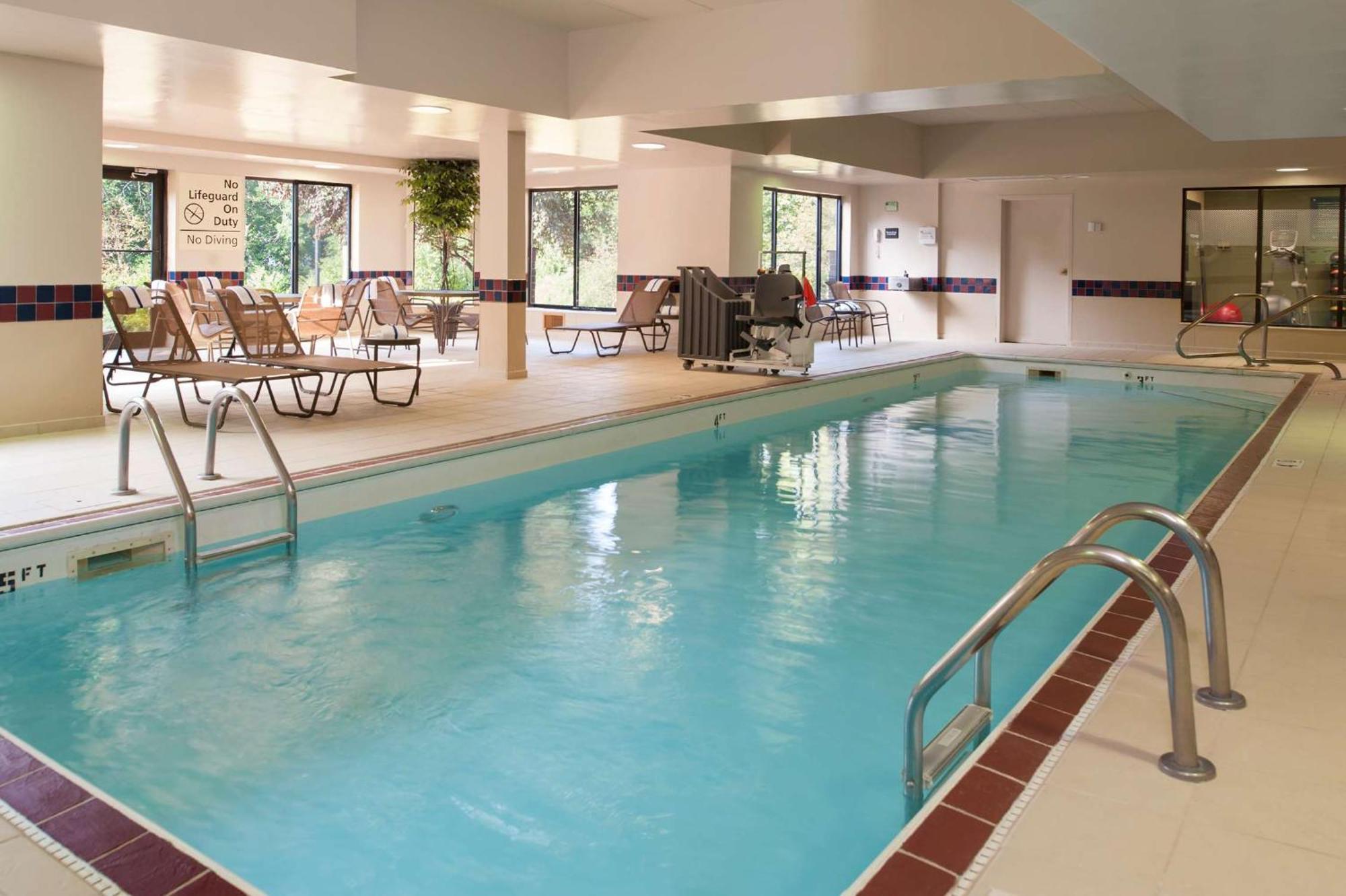 Hampton Inn & Suites Кокомо Экстерьер фото