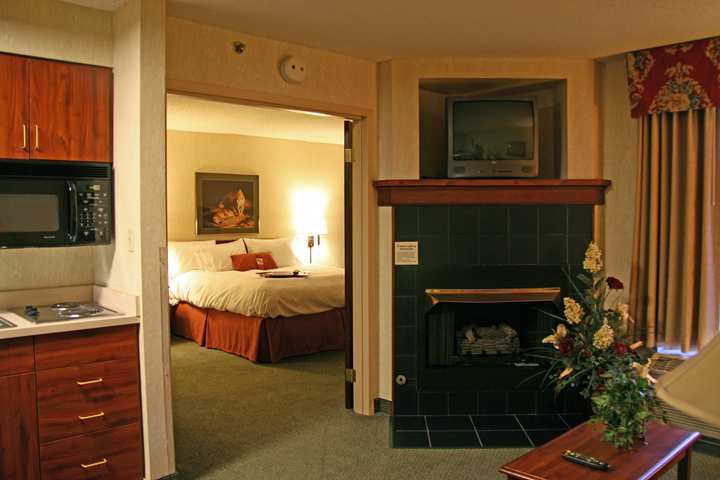 Hampton Inn & Suites Кокомо Номер фото